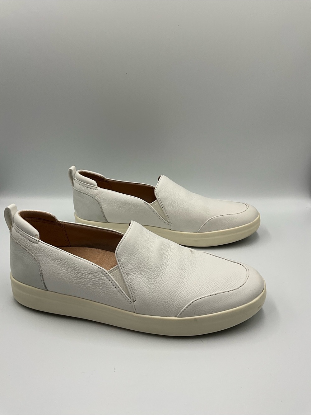 Vionic Sneakers Size 10 White Leather Slip-On Sneakers